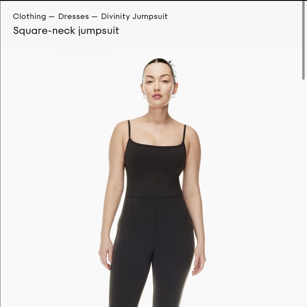 Aritzia - Wilfred Free
Divinity Jumpsuit